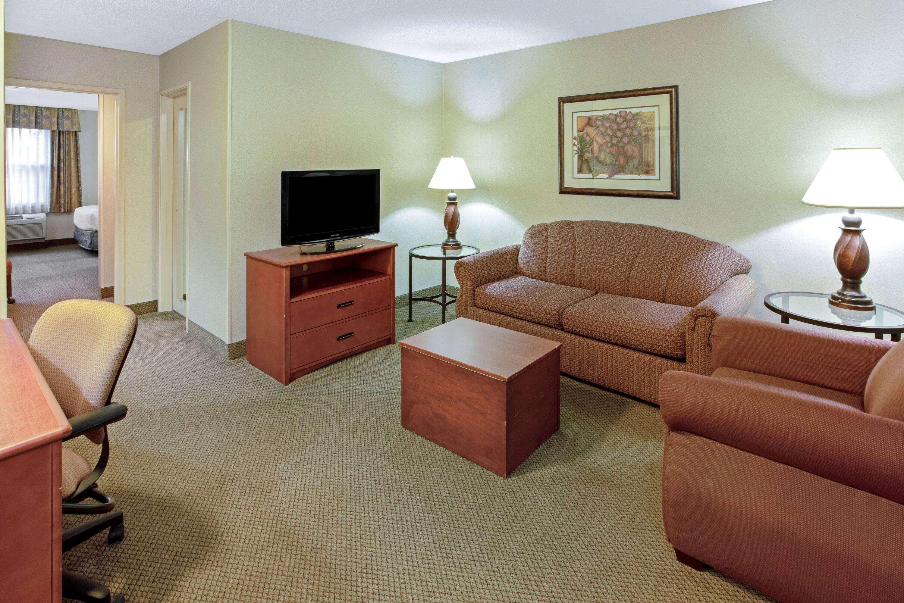 La Quinta By Wyndham Appleton College Avenue Hotel Exterior photo