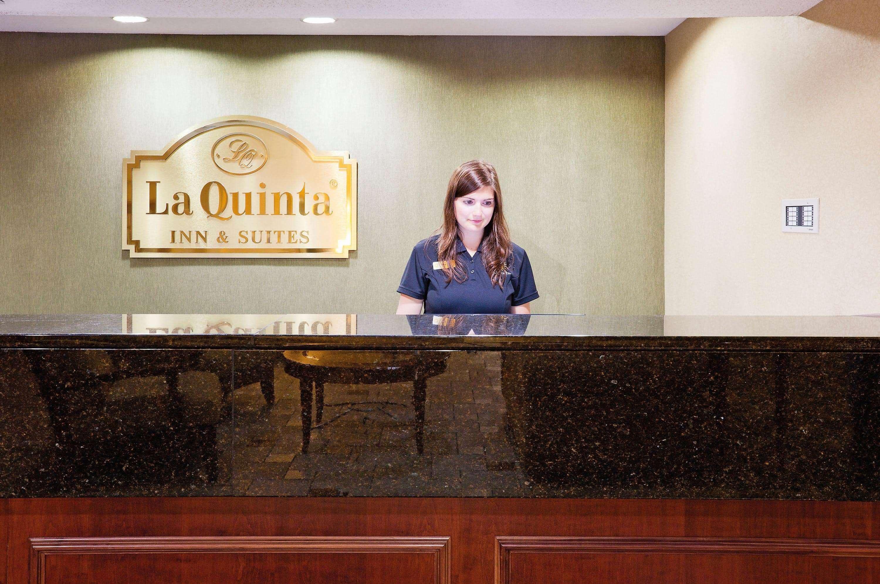 La Quinta By Wyndham Appleton College Avenue Hotel Exterior photo