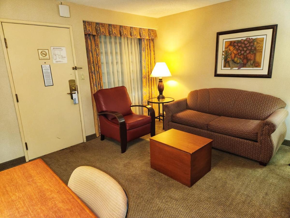 La Quinta By Wyndham Appleton College Avenue Hotel Exterior photo