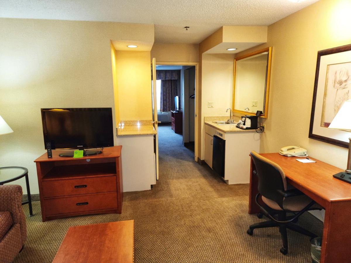 La Quinta By Wyndham Appleton College Avenue Hotel Exterior photo