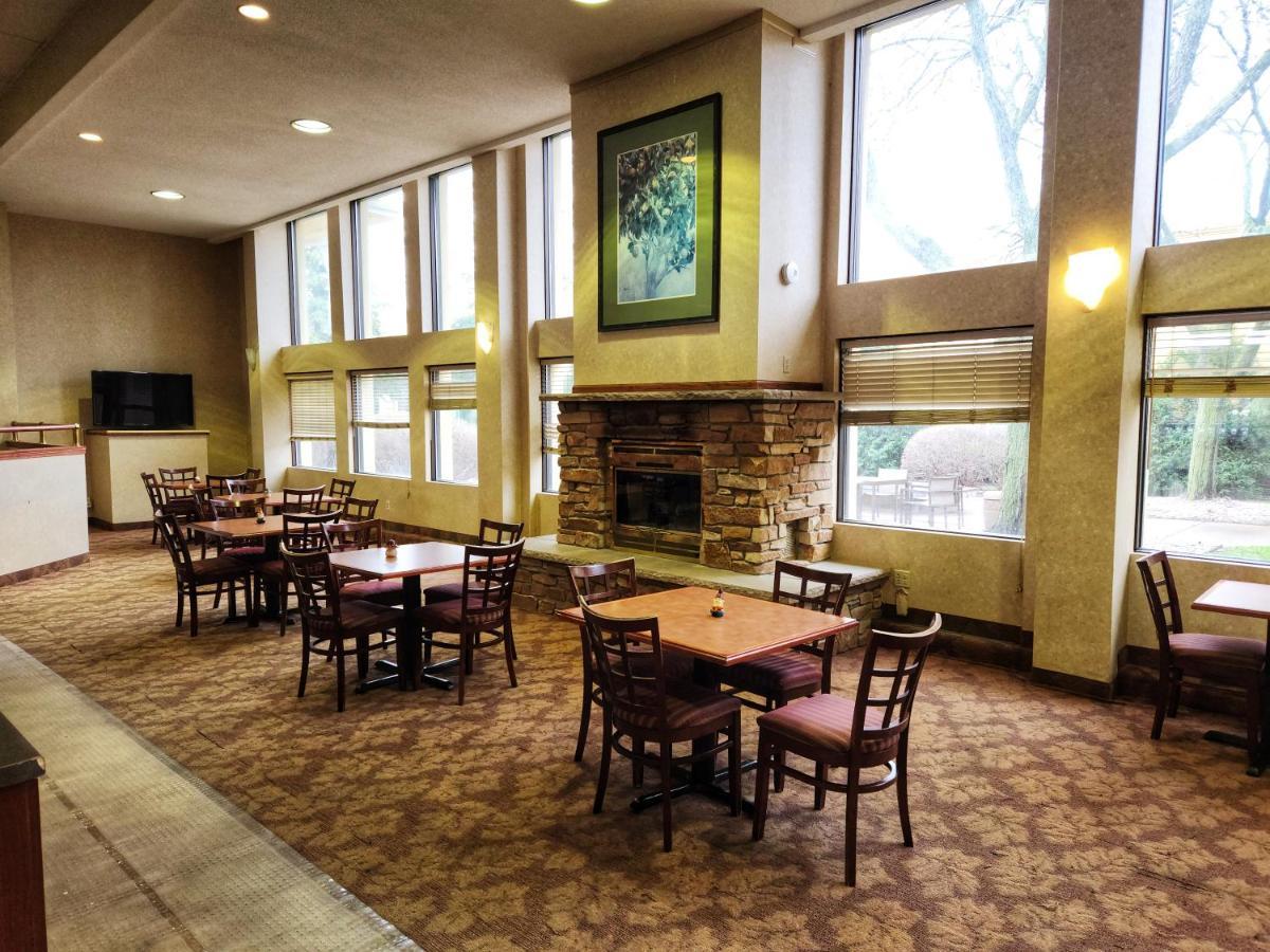 La Quinta By Wyndham Appleton College Avenue Hotel Exterior photo