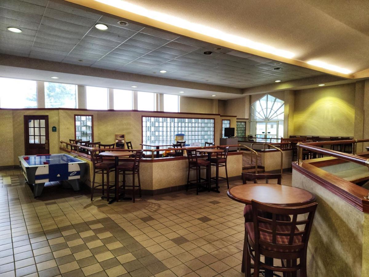 La Quinta By Wyndham Appleton College Avenue Hotel Exterior photo