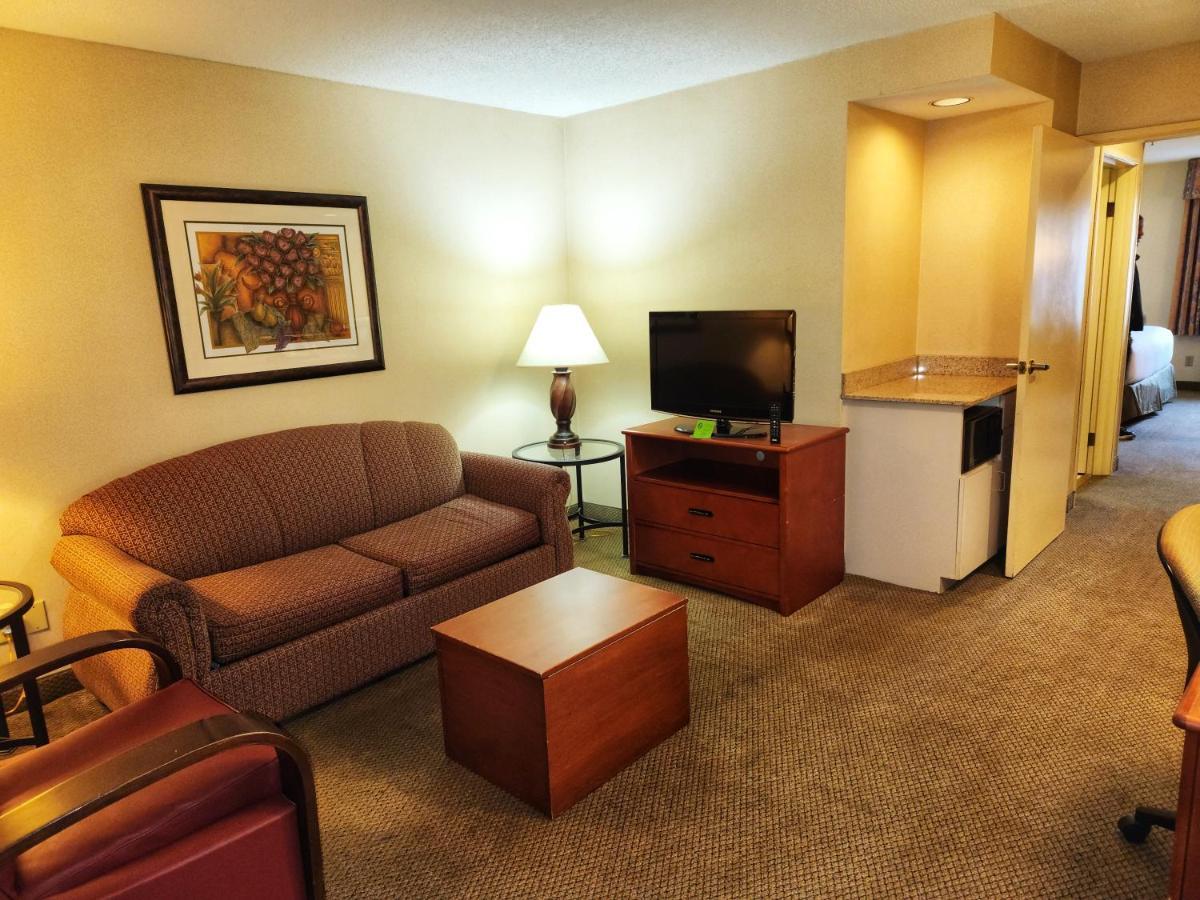 La Quinta By Wyndham Appleton College Avenue Hotel Exterior photo