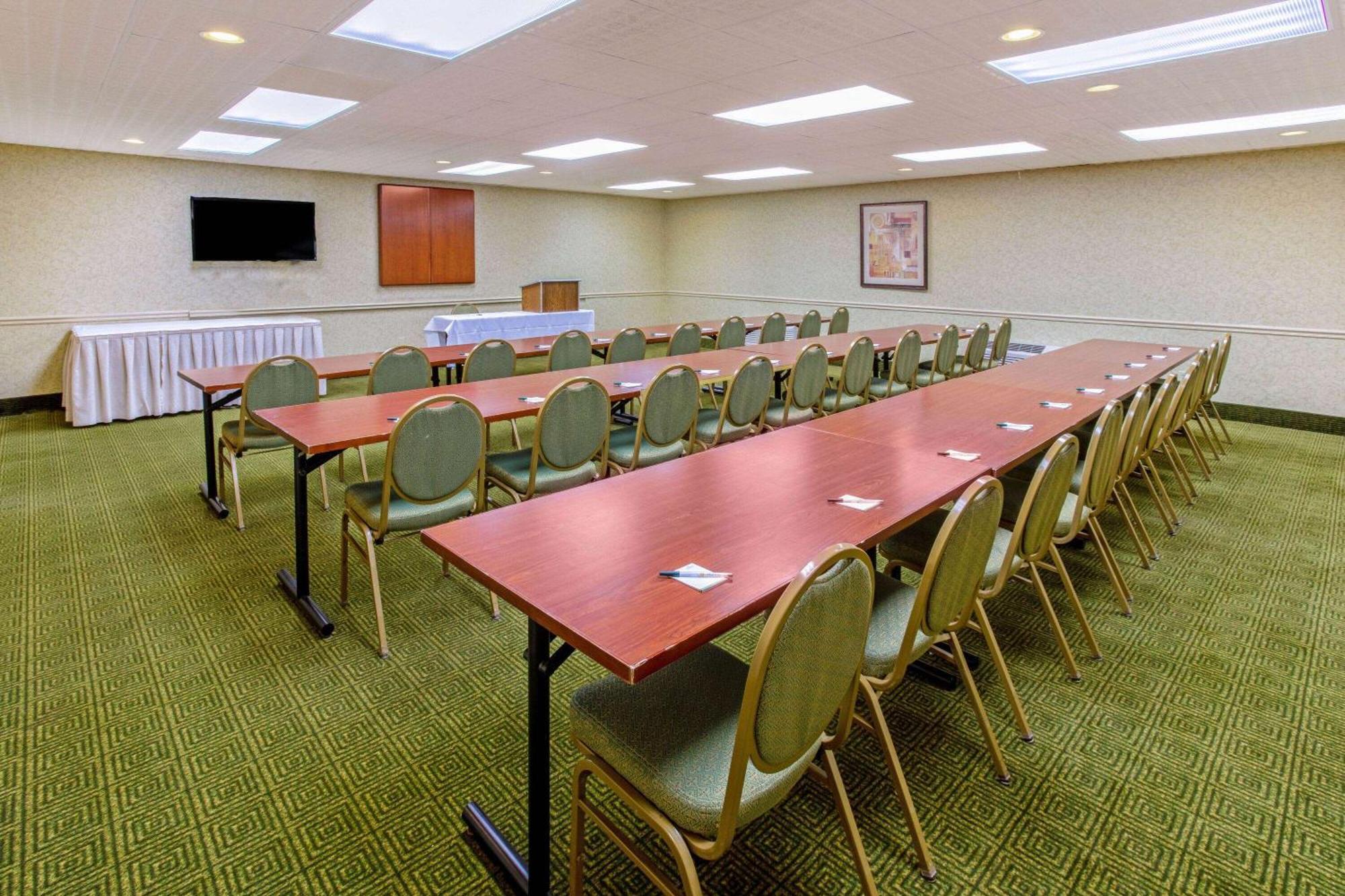 La Quinta By Wyndham Appleton College Avenue Hotel Exterior photo