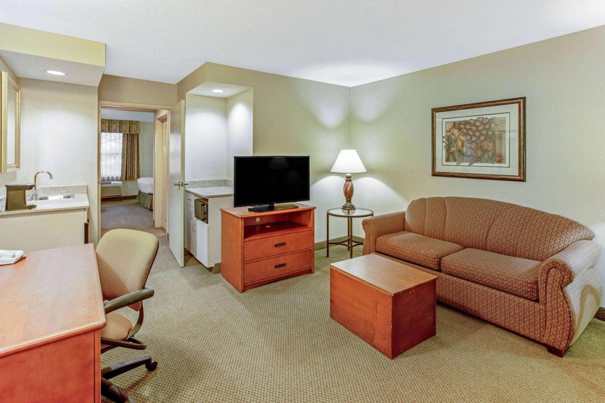 La Quinta By Wyndham Appleton College Avenue Hotel Exterior photo